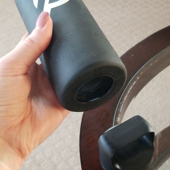 Peloton glass water bottle with rubber sleeve - Picture 3 of 4